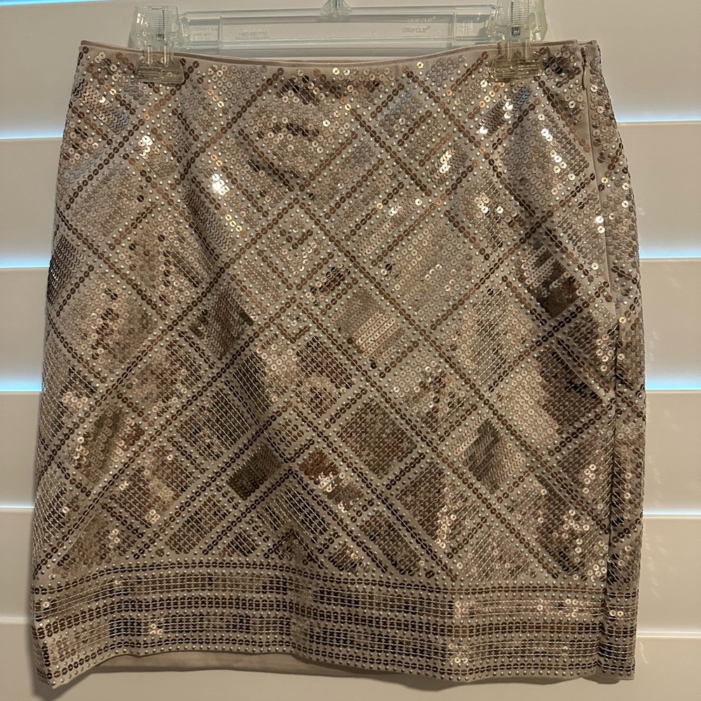 Beautiful gold sequined WHBM skirt size 6